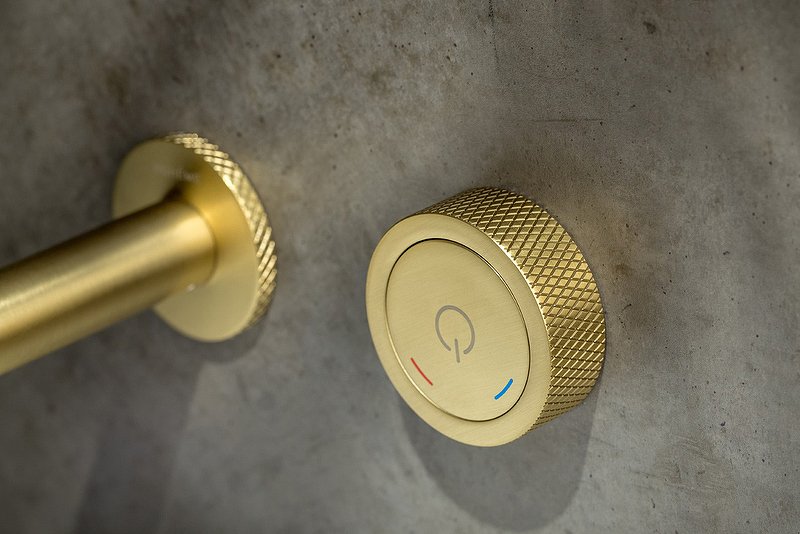 Смеситель автоматический для раковины из стены на 2 отв. TECH Matt Gold