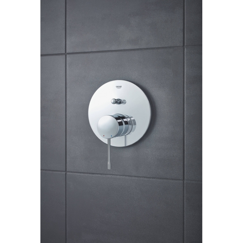 Смеситель для ванны с душем Grohe Essence 24058001